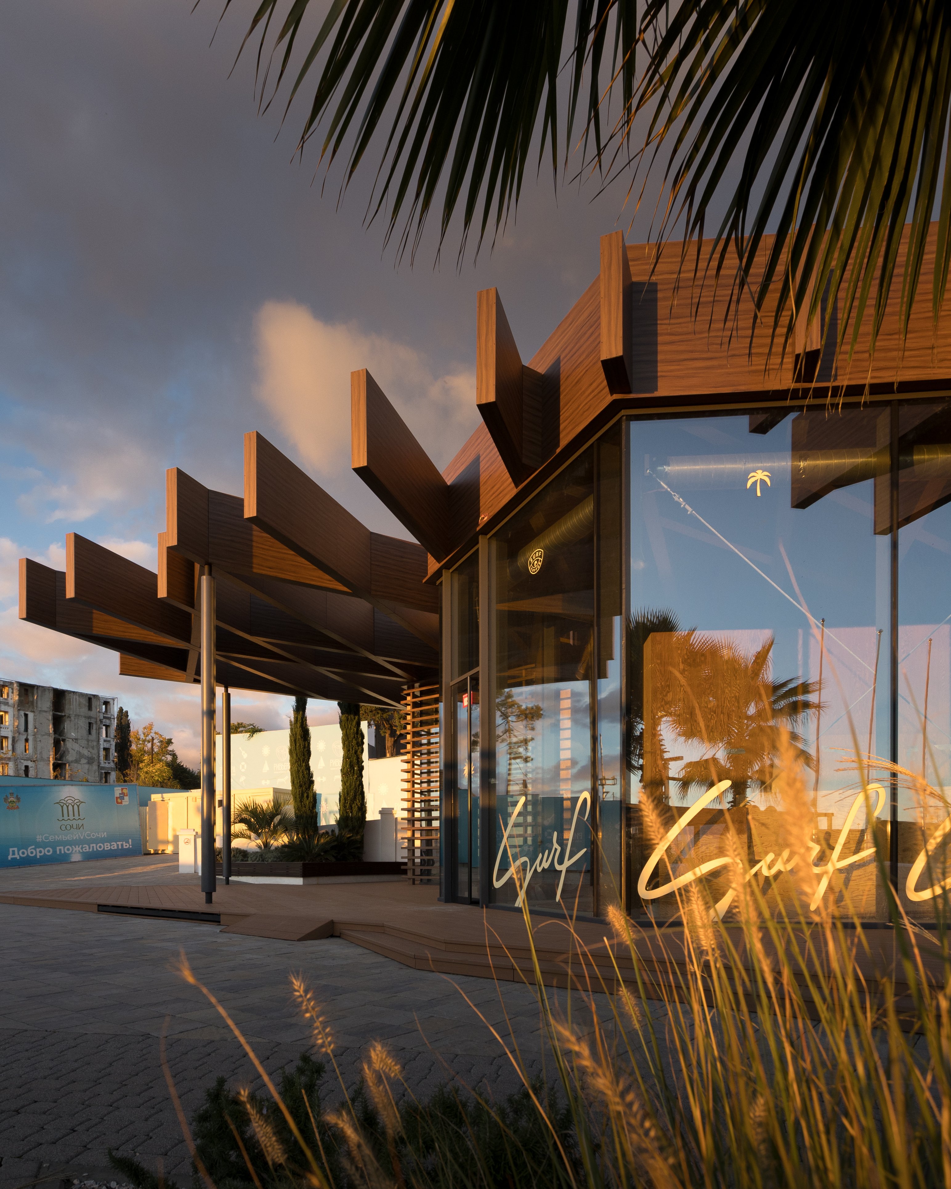 Фото публикации «Surf Coffee x Grand Riviera – магнит на берегу моря» — МОА